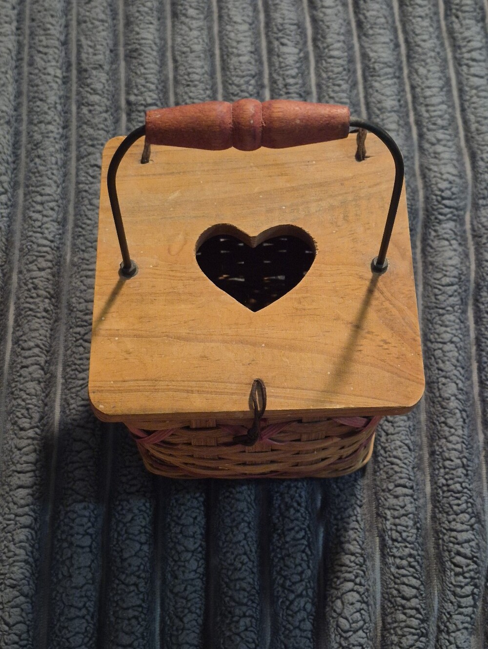 Vintage Country Woven Basket Wood Lid Heart Cutout Handle